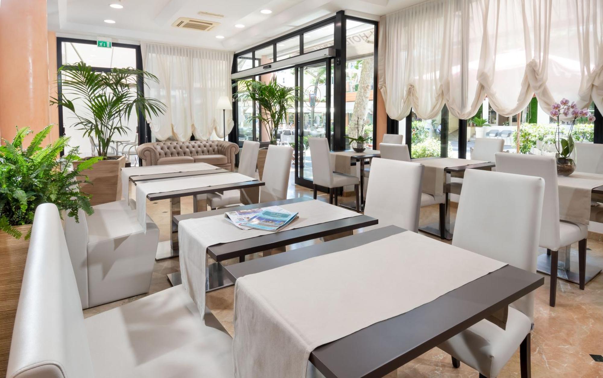 Hotel Novella Misano Adriatico Buitenkant foto