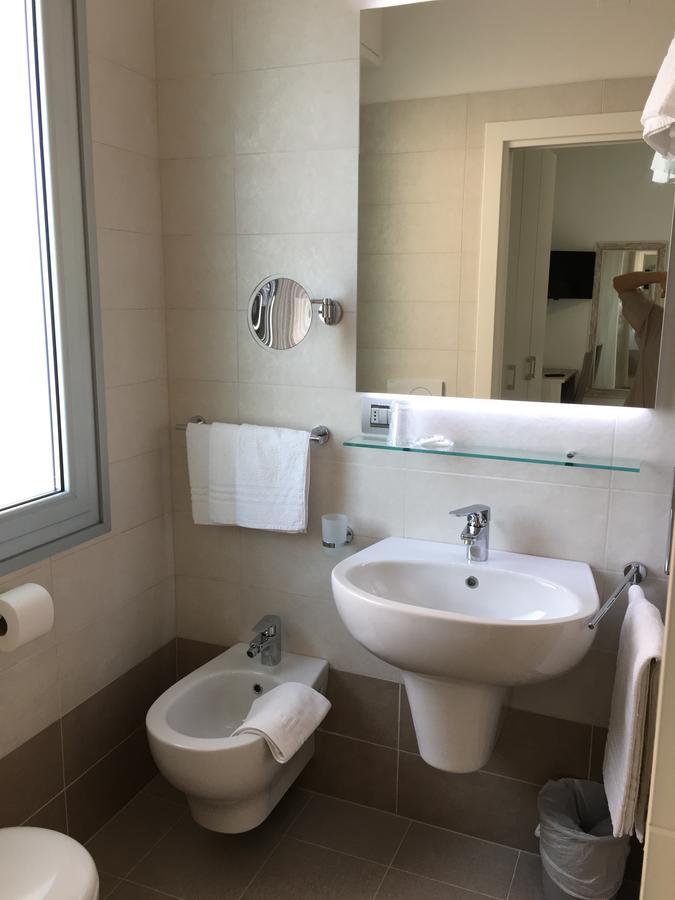 Hotel Novella Misano Adriatico Buitenkant foto