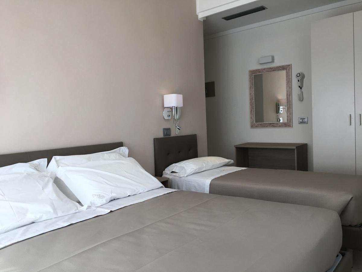 Hotel Novella Misano Adriatico Buitenkant foto